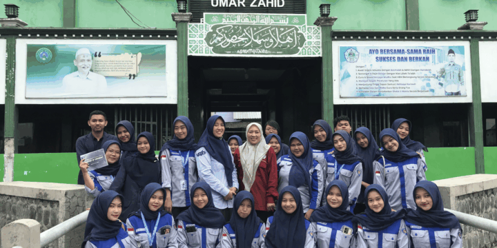 Pererat Silaturahmi, Hima Pendidikan Ekonomi UPJB Gelar Kegiatan “Go to School” di SMK Plus Umar Zahid